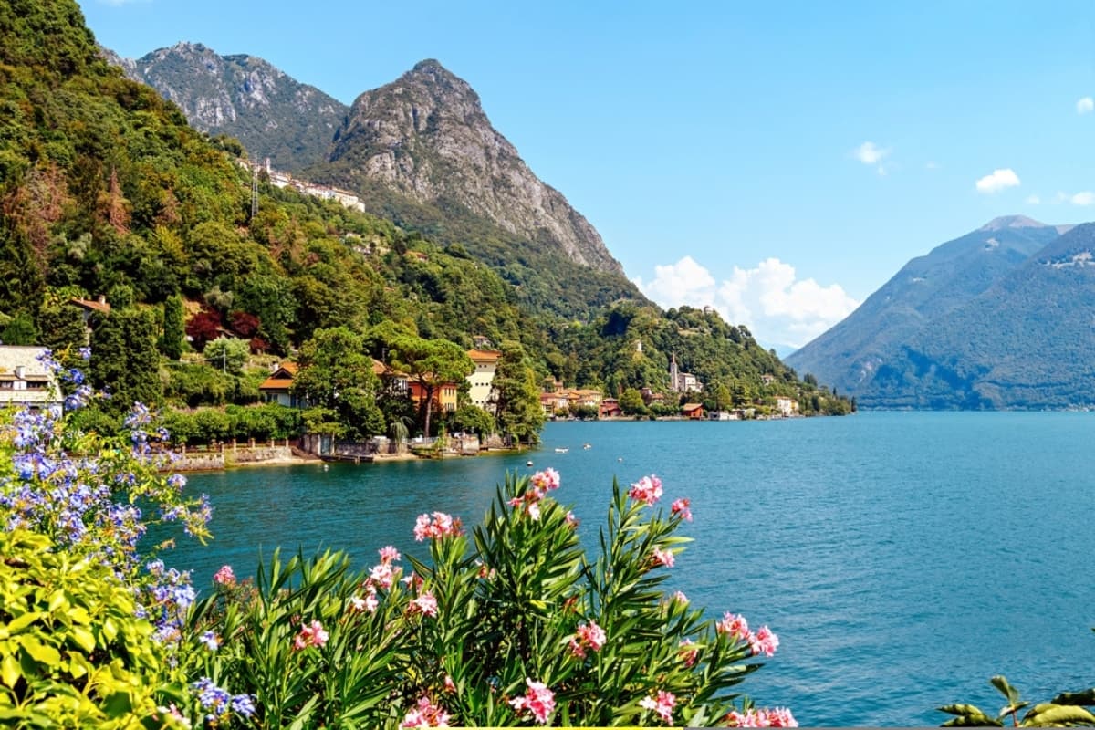 Vista panoramica sul Lago di Lugano dalle montagne del Ticino